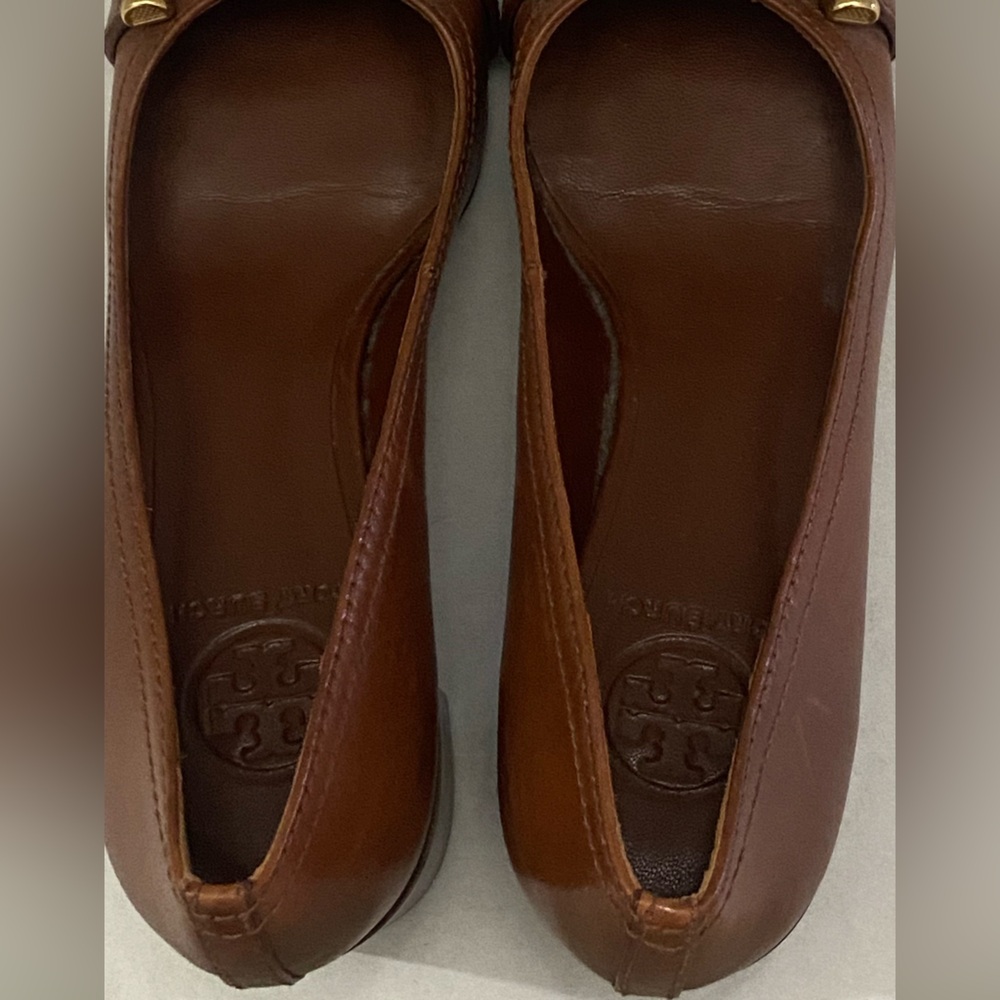 Tory Burch Brown Leather Ballet Heels with Gold Logo Hardware - Picture 8 of 16